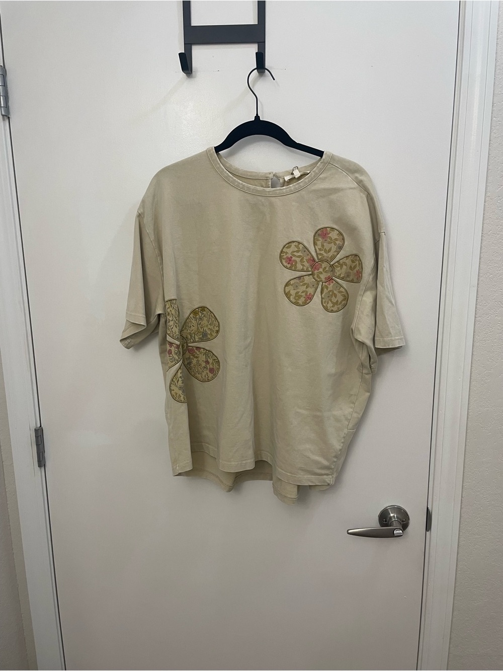 NWT easel floral embroidered blouse